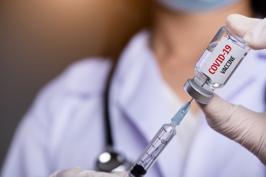 Este oficial! Persoanele care au făcut și a doua doză de vaccin nu mai intră în carantină la sosirea în România