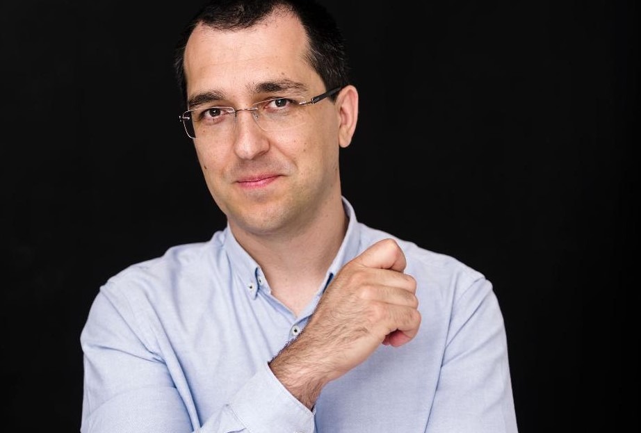 Vaccinarea populației, întârziată de ministrul sănătății, Vlad Voiculescu