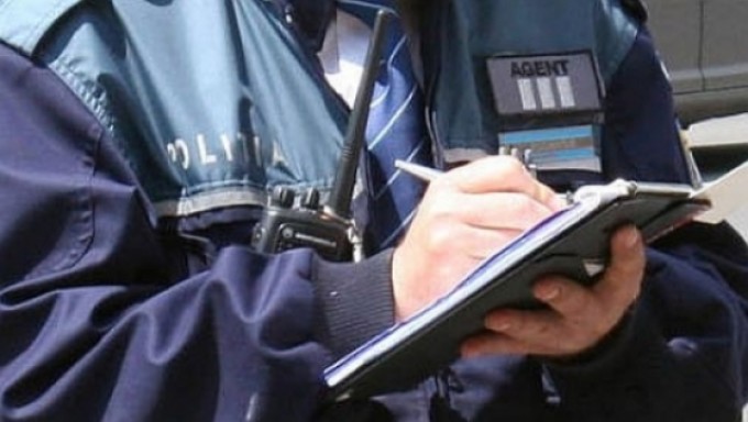 Un bărbat din Suceava s-a dat drept polițist și a comis un jaf în apartamentul unui tânăr
