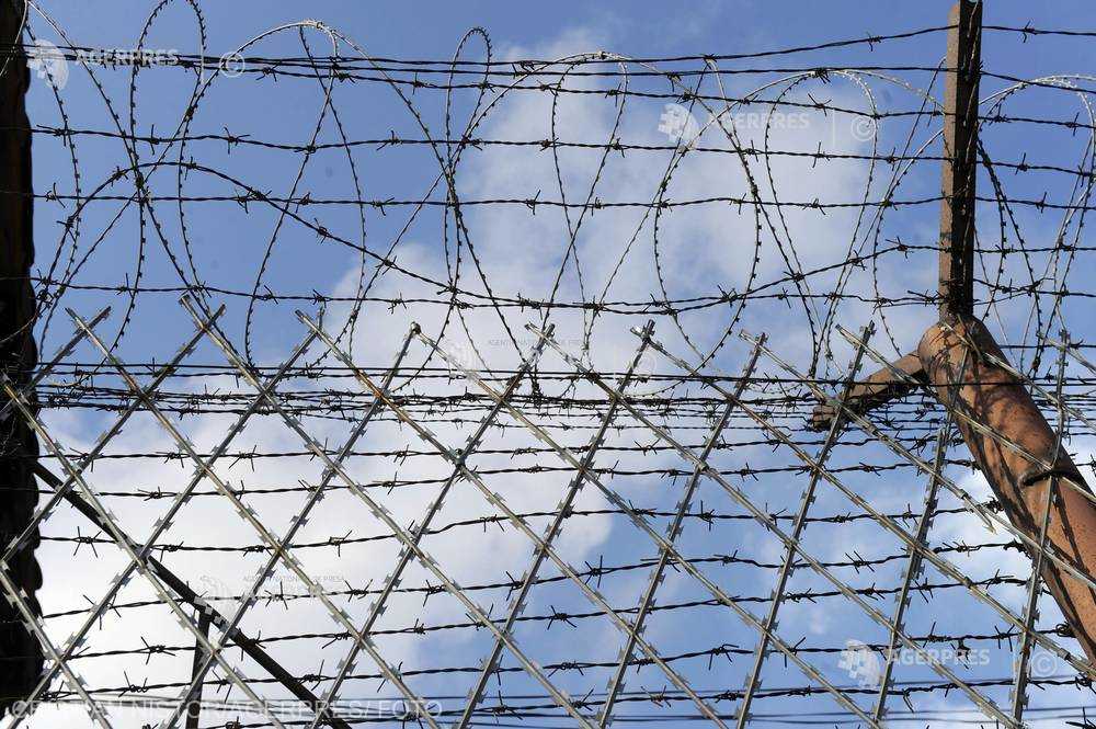 Criză de nervi la Poarta Albă. Un deținut a distrus aproape complet o celulă. Ce au hotărât judecătoarii