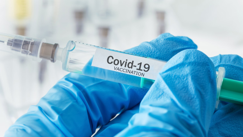 Continuă campania de vaccinare pentru personalul din învățământ. Aproape 5.000 de angajaţi din învăţământ şi creşe au primit prima doză de vaccin anti-COVID