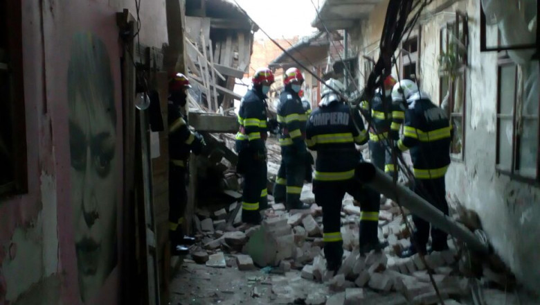Explozie la un imobil din Timișoara!  Un bărbat a rămas prins sub dărâmături