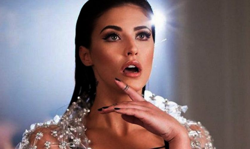 Antonia, schimbare radicală de look. Cântăreața a apărut tunsă scurt într-un shooting foto