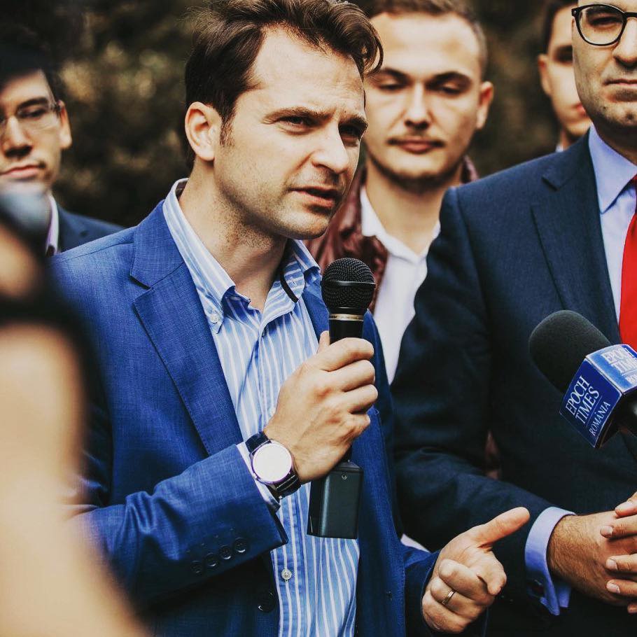 Sebastian Burduja o critică pe Clotide Armand: „A ieșit din sală ca să scrie o postare pe Facebook”