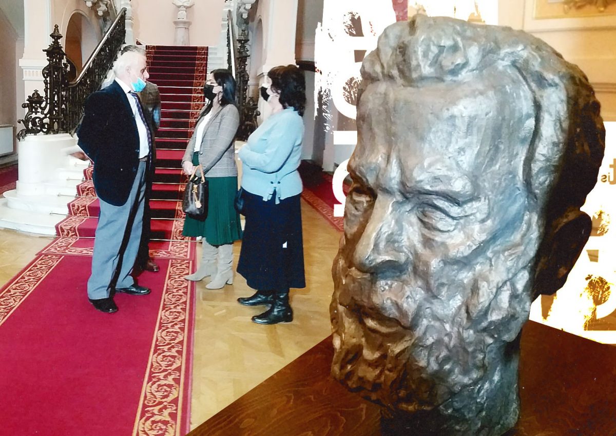 L-a omagiat pe Brâncuși cu limbă de moarte. Povestea bustului donat Muzeului de Artă Craiova de familia unui inginer constructor