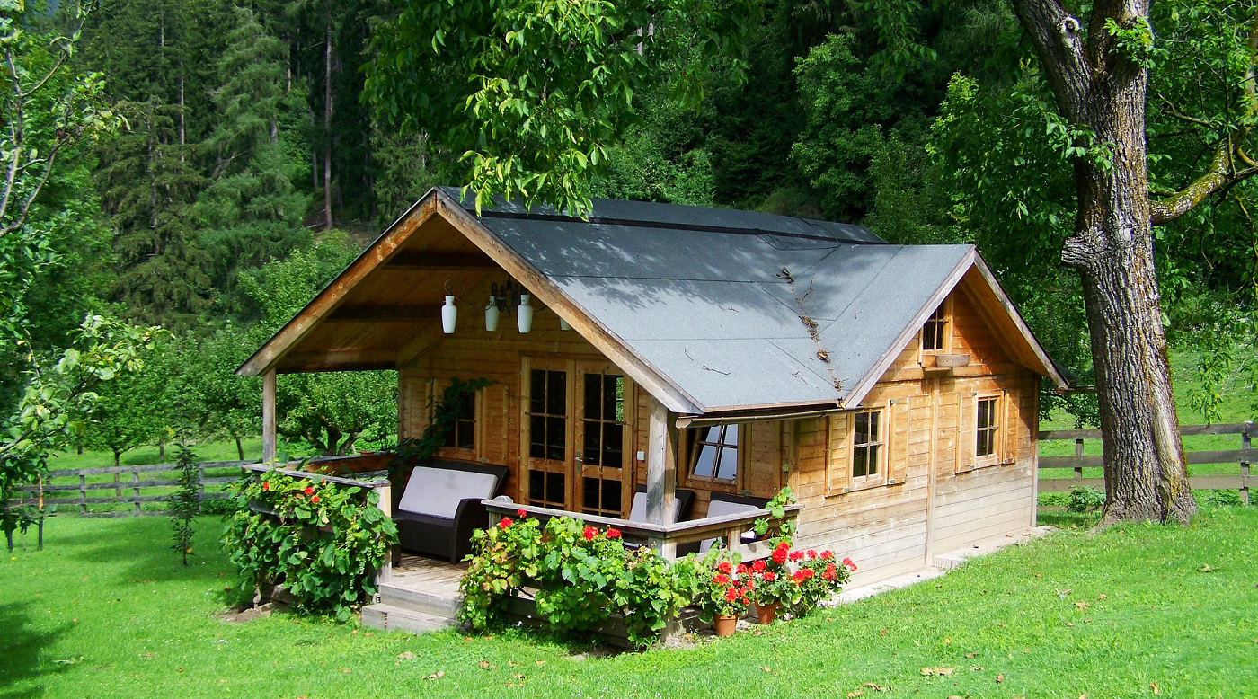 O casă din lemn se pretează atât ca locuință de vacanță, cât și ca reședință permanentă