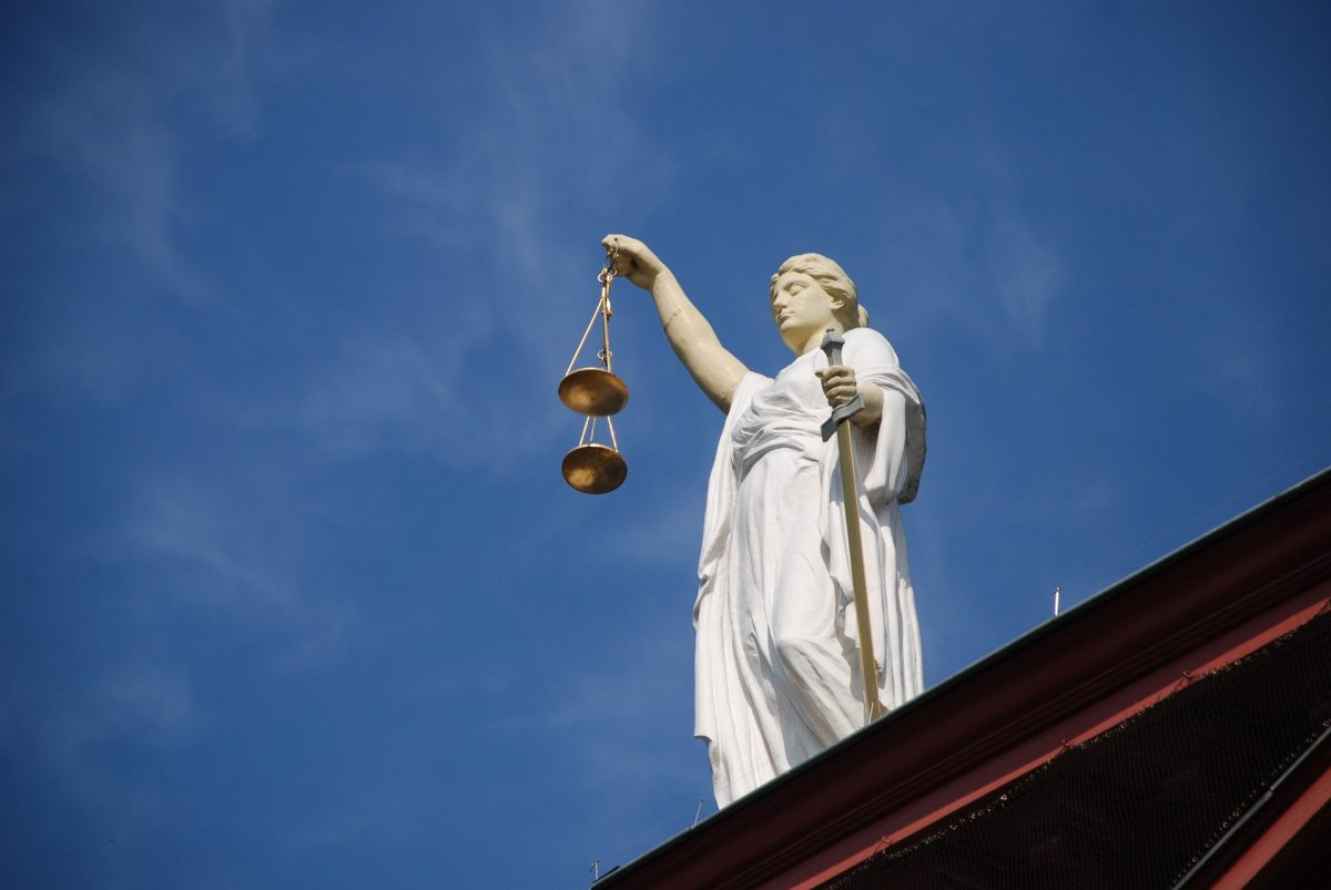 Primul pas mic în numele drept[ții! Judecătoarea care a eliberat un violator-pedofil a rămas fără loc de muncă