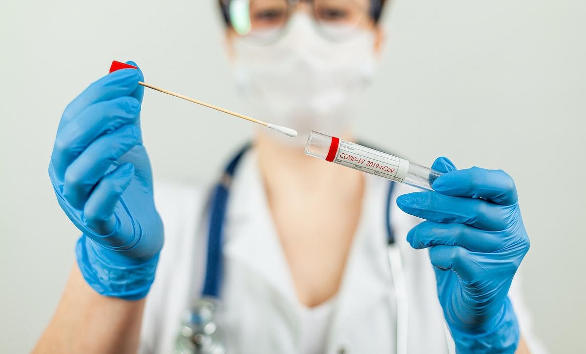România, lovită de valul al treilea de infectare cu COVID-19. Când este preconizat apogeul, în condițiile în care numărul infectărilor a început iar să crească