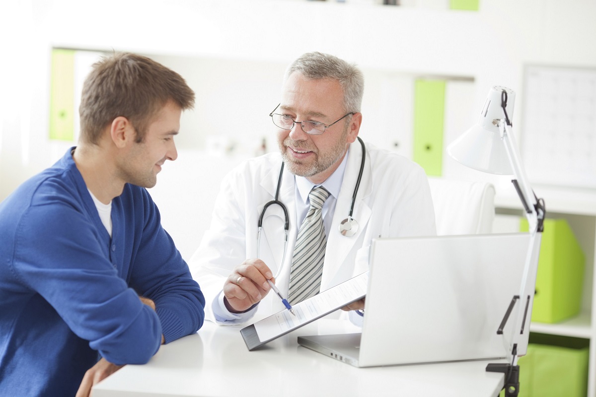 Bancul zilei | Un bărbat vine la doctor şi îi mărturiseşte că are probleme cu potenţa