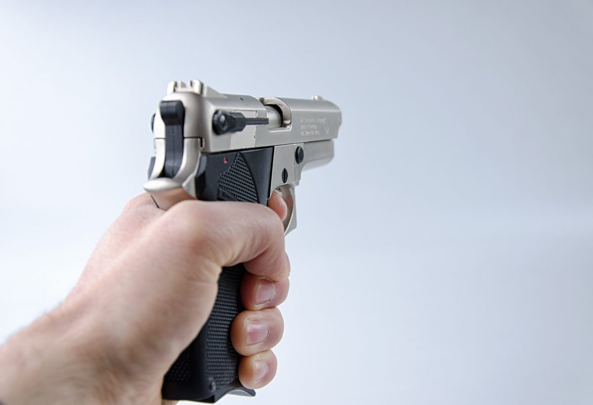 Al doilea incident violent într-o sală de fitness din ultimele 14 zile. Un Instructor amenințat de doi clienți a folosit o armă