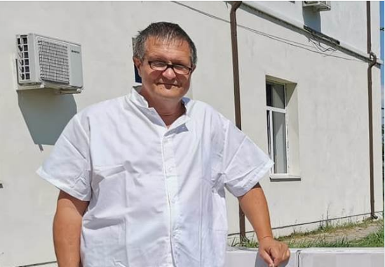 Imagine Stire Povestea emoționantă a fetiței salvată în ultima clipă, după o conversație pe Facebook! Cine este medicul care a făcut minuni: ”Urla de dureri, timpul trecea…” | 2review.ro