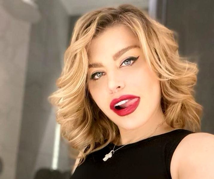 Loredana Groza, imagini XXX, într-o rochie trasparentă total, din Maldive! Cântăreața o ține într-o continuă vacanță