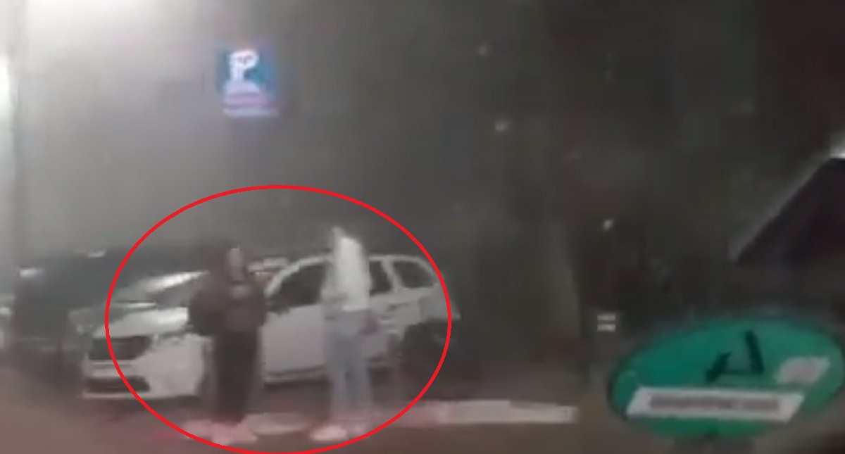 Cum au fost surprinse două prostituate din Constanța, ieșite „la treabă”. Nici viscolul și nici troienele nu le opresc să producă bani