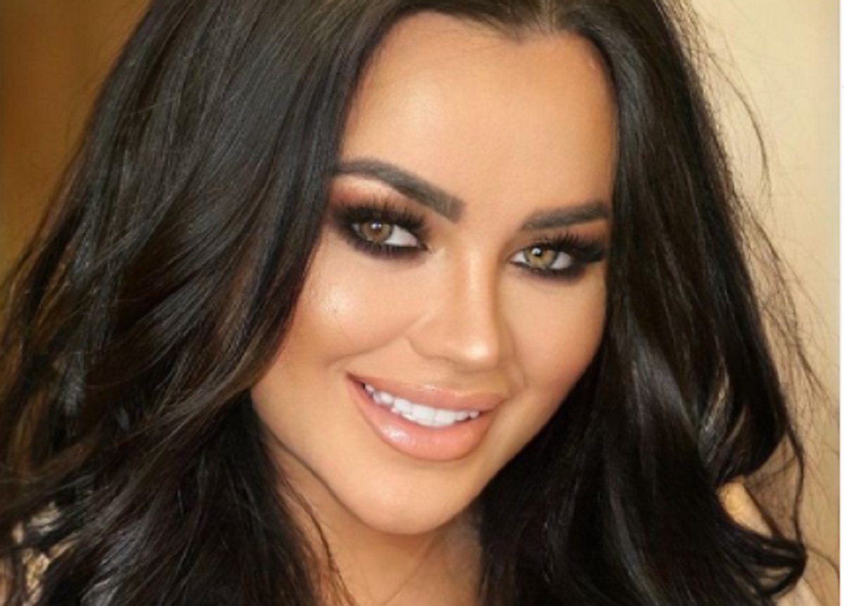 Dovada că artista Carmen de la Sălciua folosește în exces Photoshop și FaceApp. Gafa colosală care i-a scos la lumină adevărata față!
