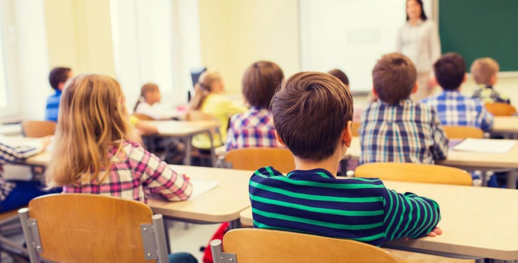 Câți elevi și profesori s-au infectat cu noul coronavirus de la reluarea cursurilor