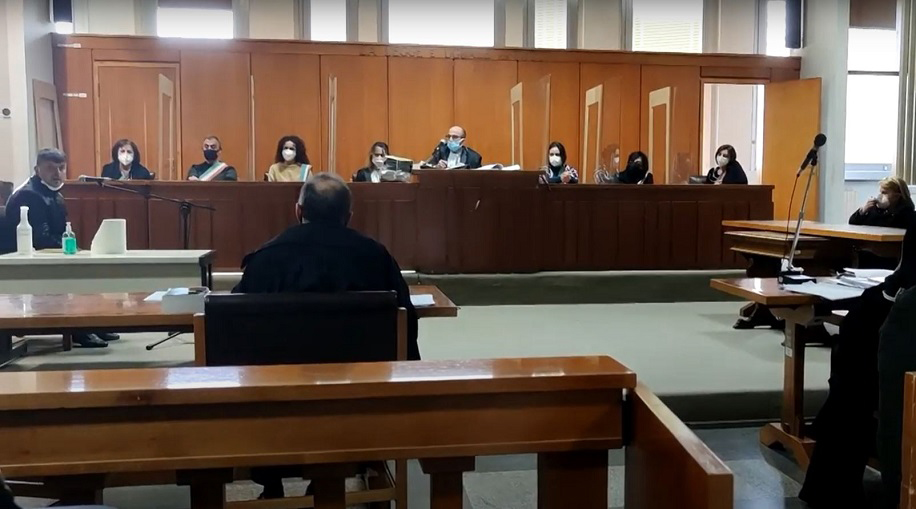 Un român și-a omorât iubita în Italia, pentru că bănuia că îl înșela cu o prietenă. Ce a dezvăluit asasinul în fața magistraților: “M-am simțit ca un sclav”