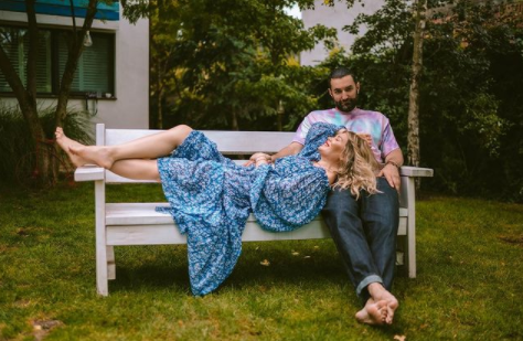 Imagine Stire Cum a început relația de dragoste dintre Smiley și Gina Pistol  + Artistul se consideră un bărbat norocos: „Nu pune întrebări, nu îmi cere socoteală pentru nopțile sau orele petrecute la studio” | 2review.ro