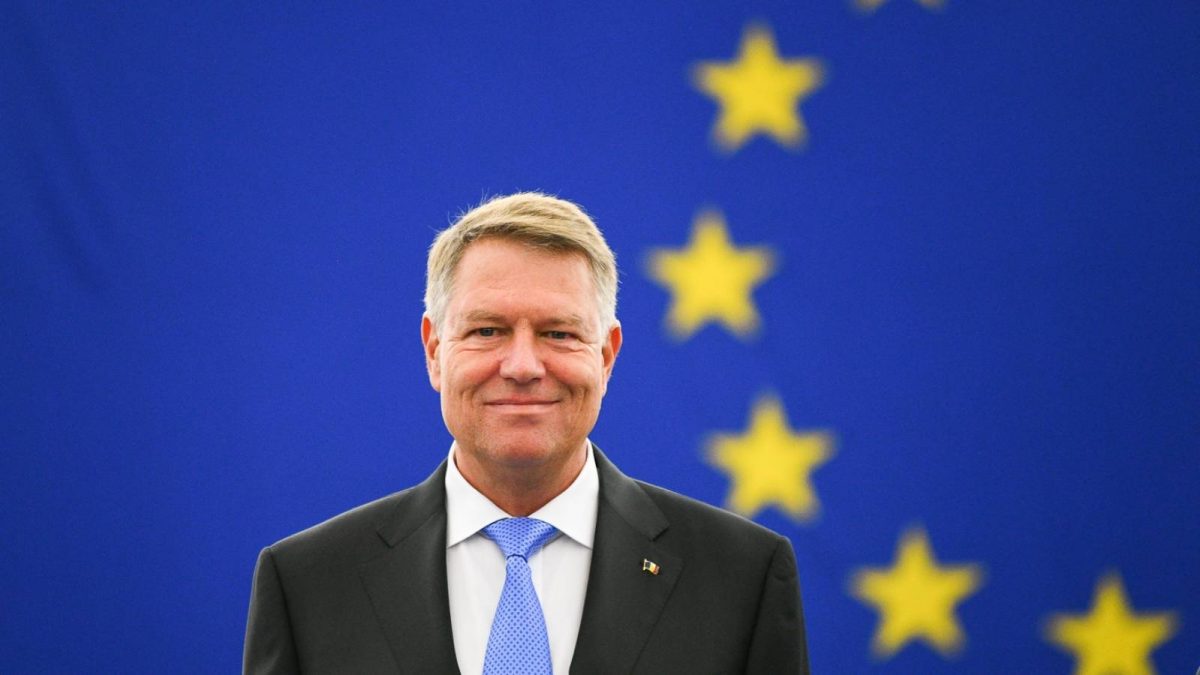 Imagine Stire Klaus Iohannis le dă românilor cea mai bună veste: „Trebuie să găsim soluții ca oamenii să meargă la biserică, de Paște” | 2review.ro