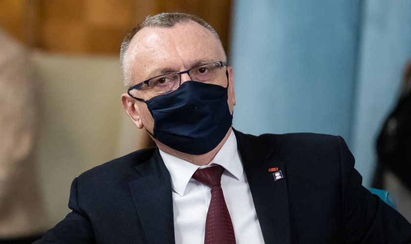 Ce salariu are un profesor debutant. Sorin Cîmpeanu: “Dacă noi credem că un absolvent de top l-ar accepta, ne înșelăm”