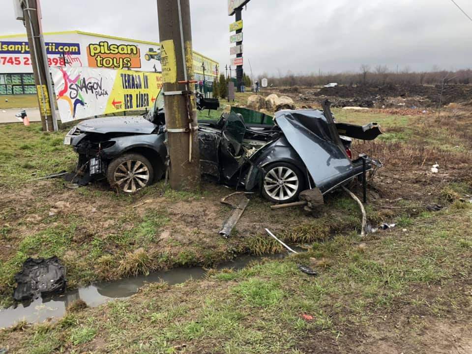 Imagine Stire Tragedie în Snagov! Un tânăr a murit pe loc, după ce a intrat cu mașina într-un stâlp | 2review.ro