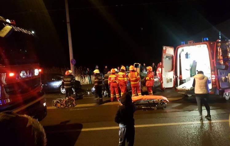 Un bărbat din Cluj-Napoca a încetat din viață după ce a fost spulberat de o mașină și, ulterior, proiectată într-un alt autoturism care circula regulamentar. Potrivit polițiștilor, individul a încercat să traverseze neregulamentar