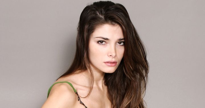 Imagine Stire Emoții pentru Alina Pușcaș. “Sunt în panică, mă doare gâtul!” Prezentatoarea TV se teme că ar putea infectată cu COVID și așteaptă rezultatul testului | 2review.ro