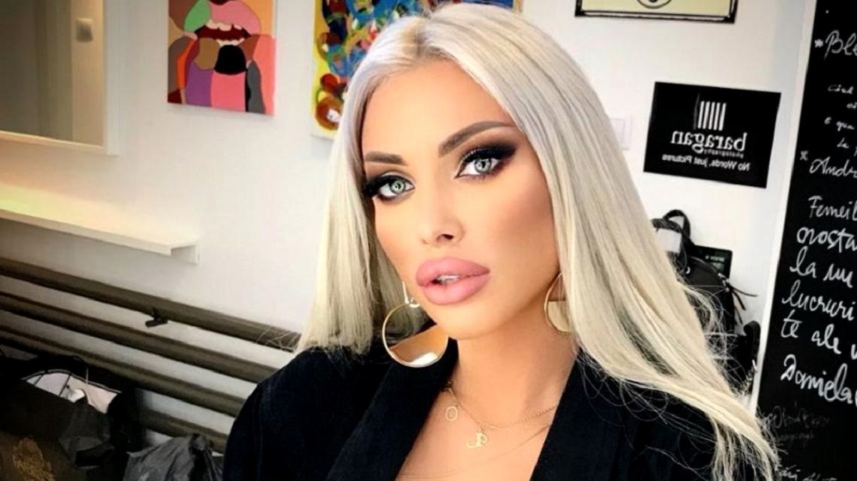 Imagine Stire Loredana Chivu, ipostază incendiară pe internet. Blondina și-a „sugrumat” sânii în cel mai decupat body | 2review.ro