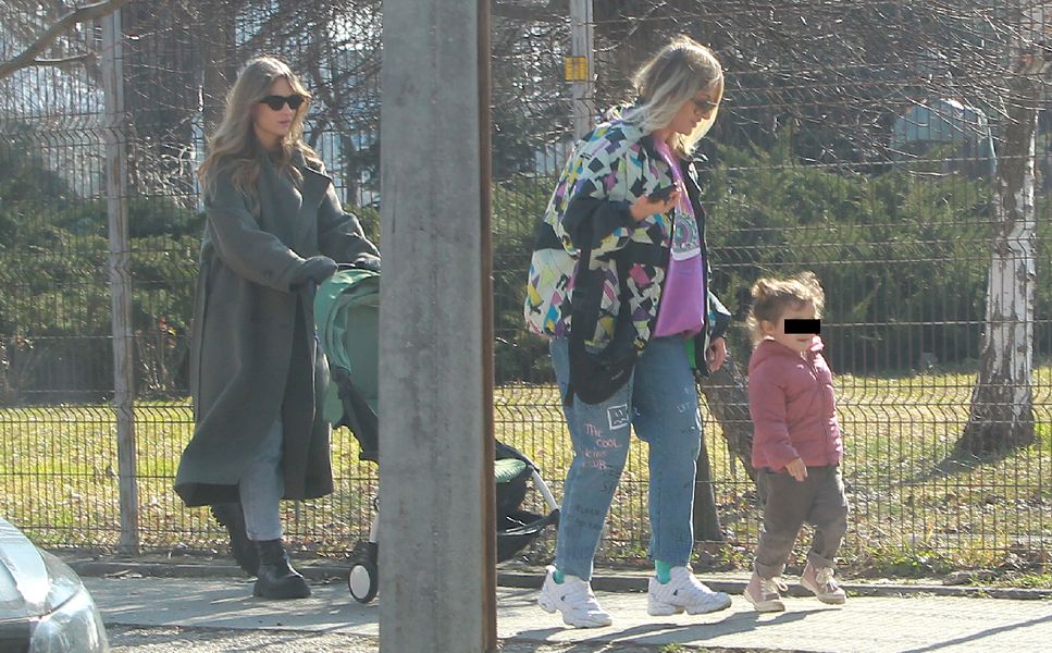 Imagine Stire Delia Matache așteaptă un copil? Imaginile care o dau de gol pe cântăreață | 2review.ro