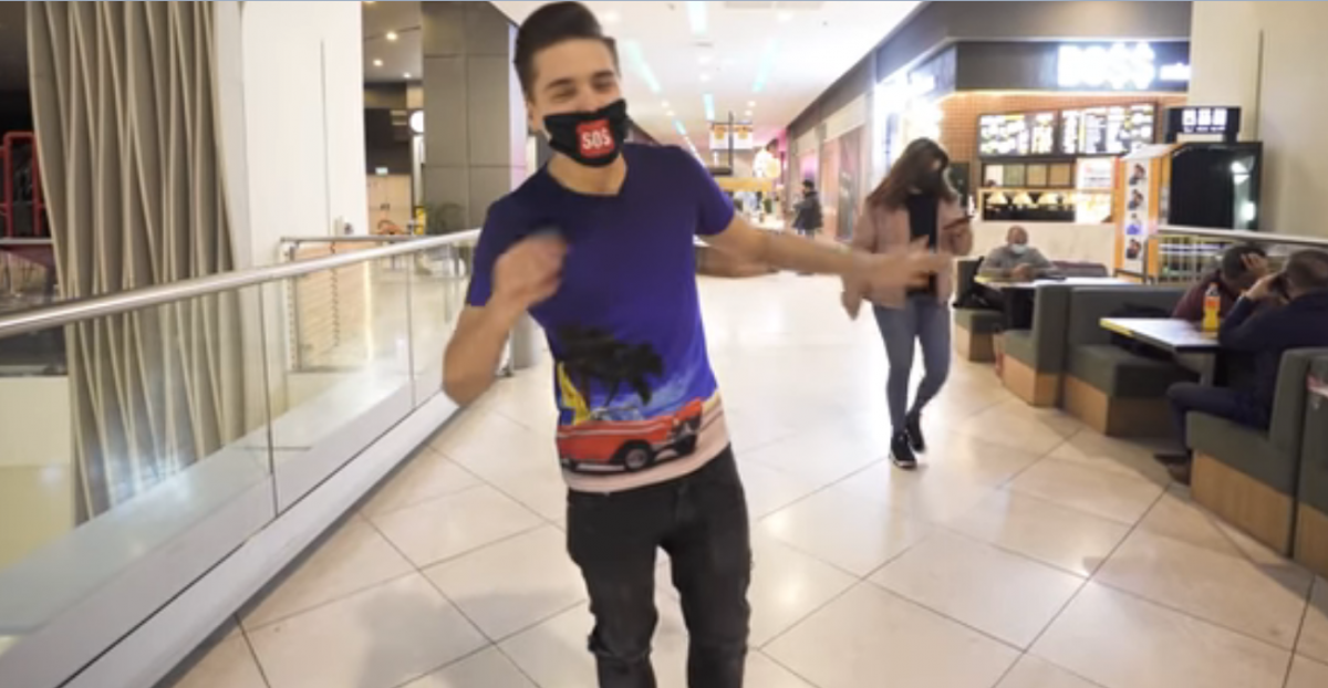 Imagine Stire Provocarea vine de la Selly! Dă 1.000 de lei celui care accept să facă asta VIDEO | 2review.ro