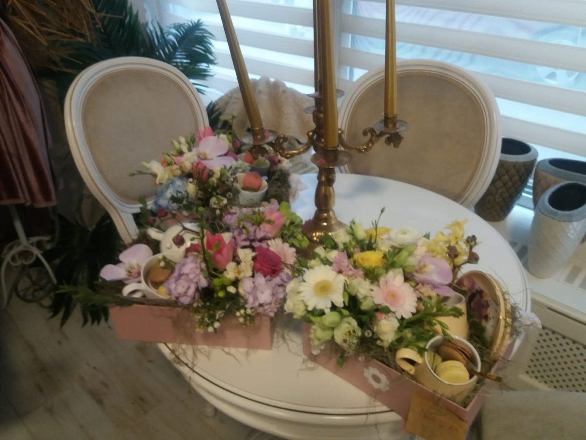 De 1 Martie, unii nu s-au uitat la bani. În Craiova, bărbaţii au scos din buzunar şi 500 de lei pentru un buchet de flori