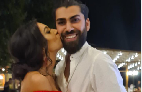 Imagine Stire Raluca Pastramă a primit cadou super-sexy de 8 Martie! Și-a făcut poză și a arătat-o tuturor | 2review.ro