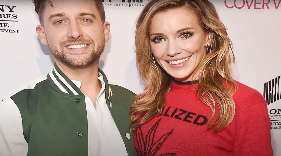 Imagine Stire Katie Cassidy și Matthew Rodgers au finalizat divorțul, la mai bine de un an de când au fost depuse actele. A existat un acord post-nupțial între cei doi | 2review.ro