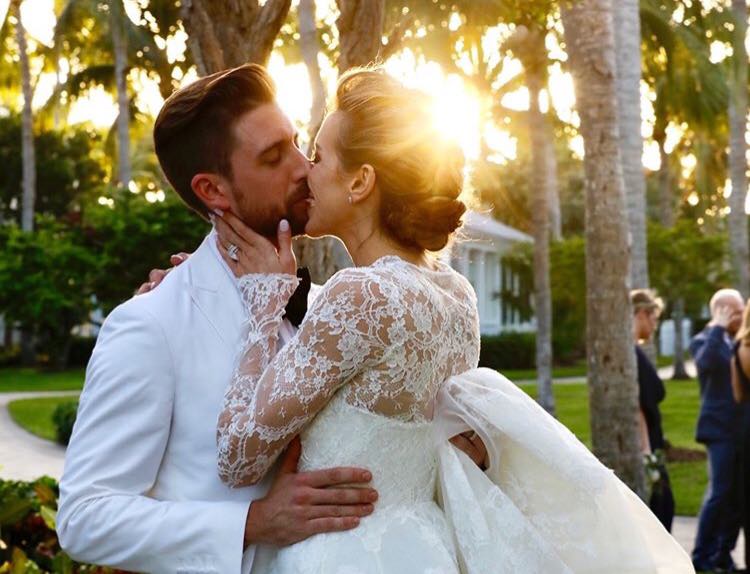 Matthew Rodgers și Katie Cassidy, în ziua nunții din decembrie 2018