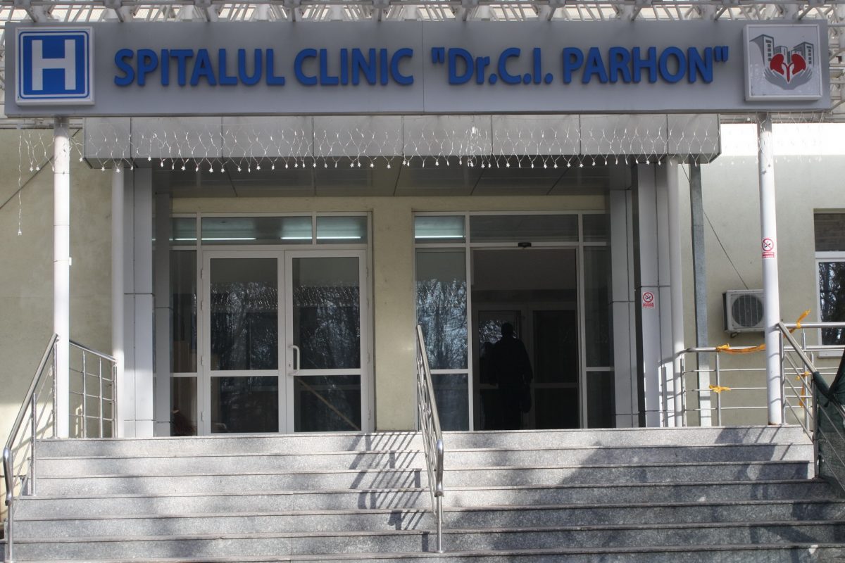 Imagine Stire Un pacient diagnosticat cu SARS – CoV – 2 , internat la ATI, a fugit din spital: „COVID-19 nu există” | 2review.ro