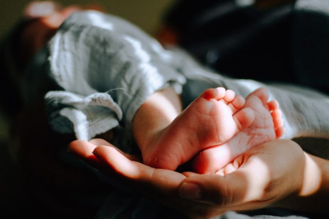 Imagine Stire O asistentă medicală a născut un bebeluș cu anticorpi, după ce s-a vaccinat anticoronavirus | 2review.ro