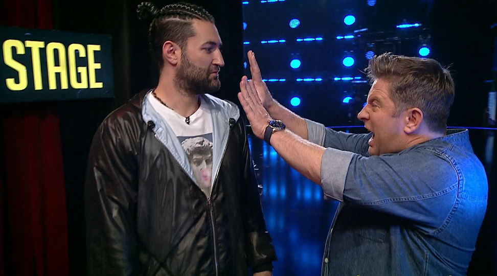 Imagine Stire Smiley are un “viciu blând”, dar cu efecte periculoase. Pavel Bartoș l-a dat de gol în timpul filmărilor pentru Românii au Talent: “De-aia nu-mi iese mie hipnoza cu el” | VIDEO | 2review.ro