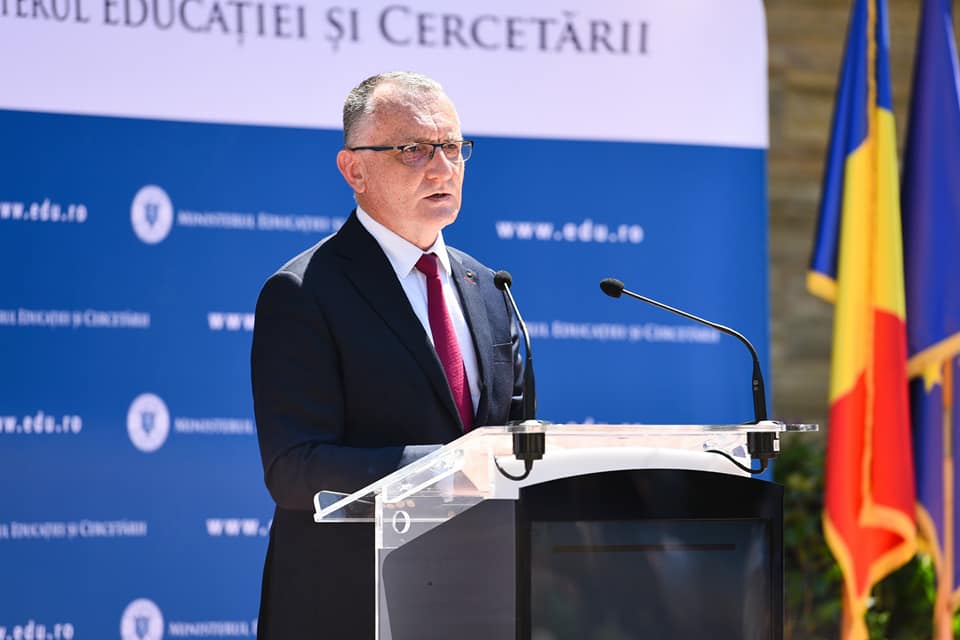 Cât timp rămân școlile închise? Sorin Cîmpeanu a făcut anunțul: ”Elevii vor trebui să plătească pentru greșelile noastre”
