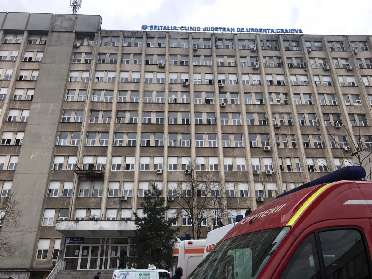 Imagine Stire Doi pacienţi cu Covid-19 au murit în timp ce aşteptau un loc liber la ATI, la Craiova | 2review.ro