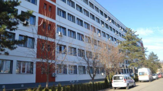 Imagine Stire Caz șocant în Tulcea! Un elev de 13 ani l-a înjunghiat pe un alt coleg. Victima a ajuns la spital | 2review.ro