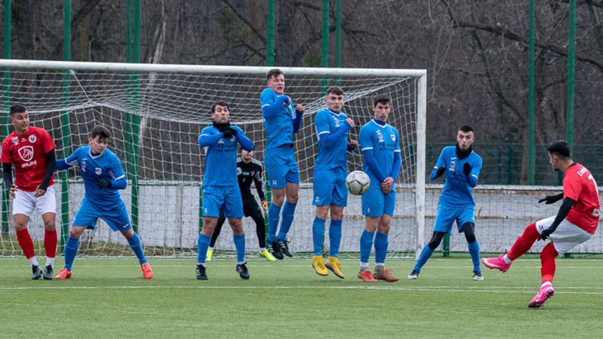 Imagine Stire Incredibil! Doi fotbaliști români, dați afară de la antrenamente pentru că au venit beți | 2review.ro