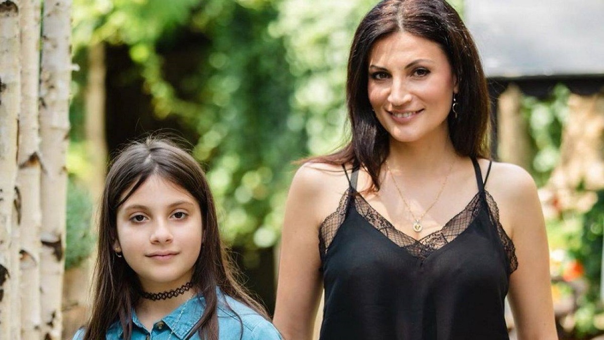 Imagine Stire Cum a reacționat fiica Ioanei Ginghină, atunci când a aflat că mama ei a fost cerută în căsătorie. Actrița vrea să devină mamă din nou, cât mai curând | 2review.ro