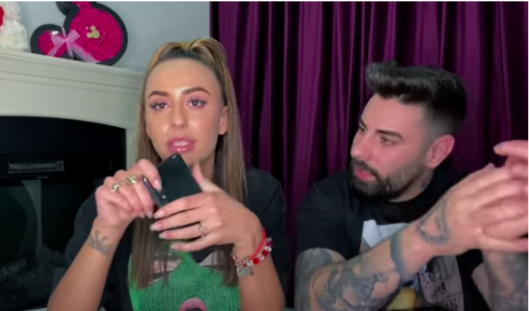Imagine Stire Mary și Robert, de la Puterea Dragostei, s-au despărțit: ”Am găsit în telefonul lui conversații cu o fată” | 2review.ro