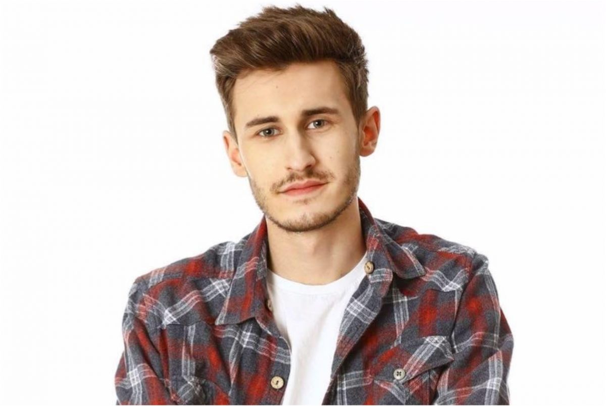Imagine Stire Mihai Zmenta, cunoscutul vlogger, mesaj acid după moartea lui Nelu Ploieșteanu: „Ne pleacă lăutarii să le cânte îngerilor. Solo pentru Sfântul Petru!” | 2review.ro