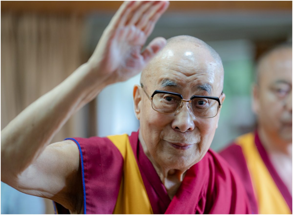 Imagine Stire Dalai Lama, mesaj pentru Casa Regală a Marii Britanii | 2review.ro