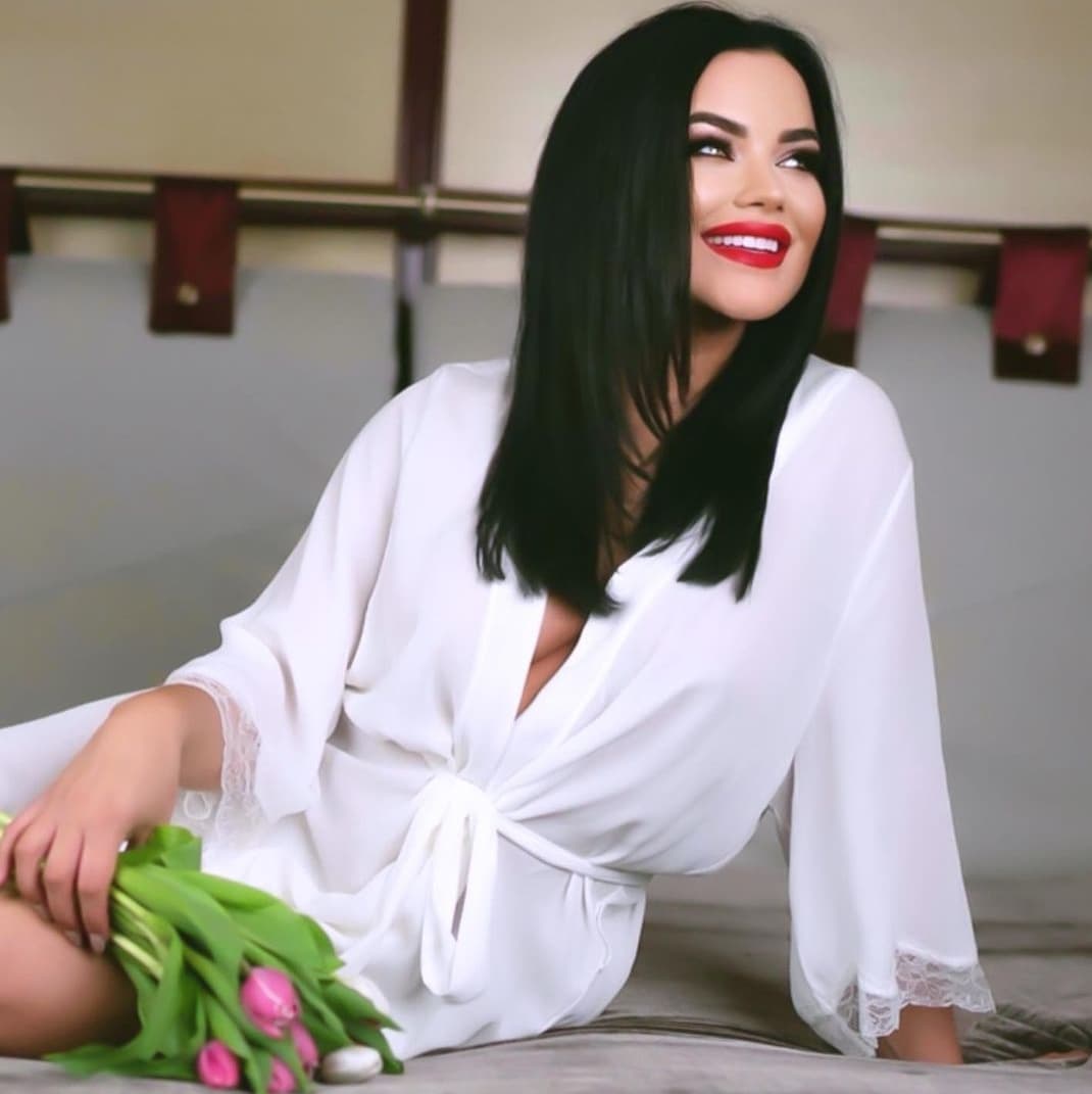 Imagine Stire Carmen de la Sălciua a dat cărțile pe față! Lucrul pe care nu îl va ierta niciodată unui bărbat.  „Va exista o karma care se întoarce mai devreme sau mai târziu” | 2review.ro