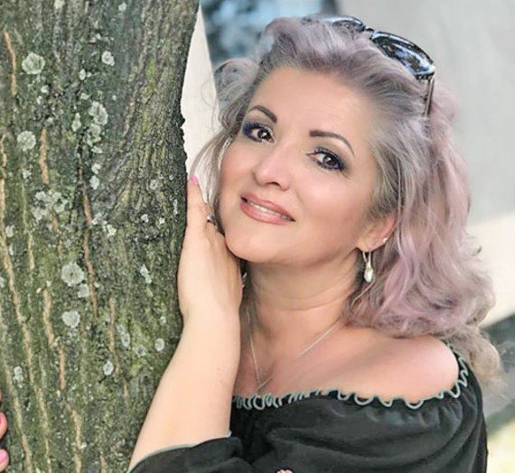 Imagine Stire Ia viața de la zero la 57 de ani! Carmen Rădulescu s-a despărțit de iubit și a dat la Teatru | 2review.ro