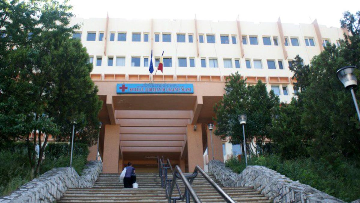 Imagine Stire Un pacient infectat cu COVID s-a sinucis la Spitalul din Piatra Neamț. S-a aruncat de la etajul al treilea al unității medicale | 2review.ro