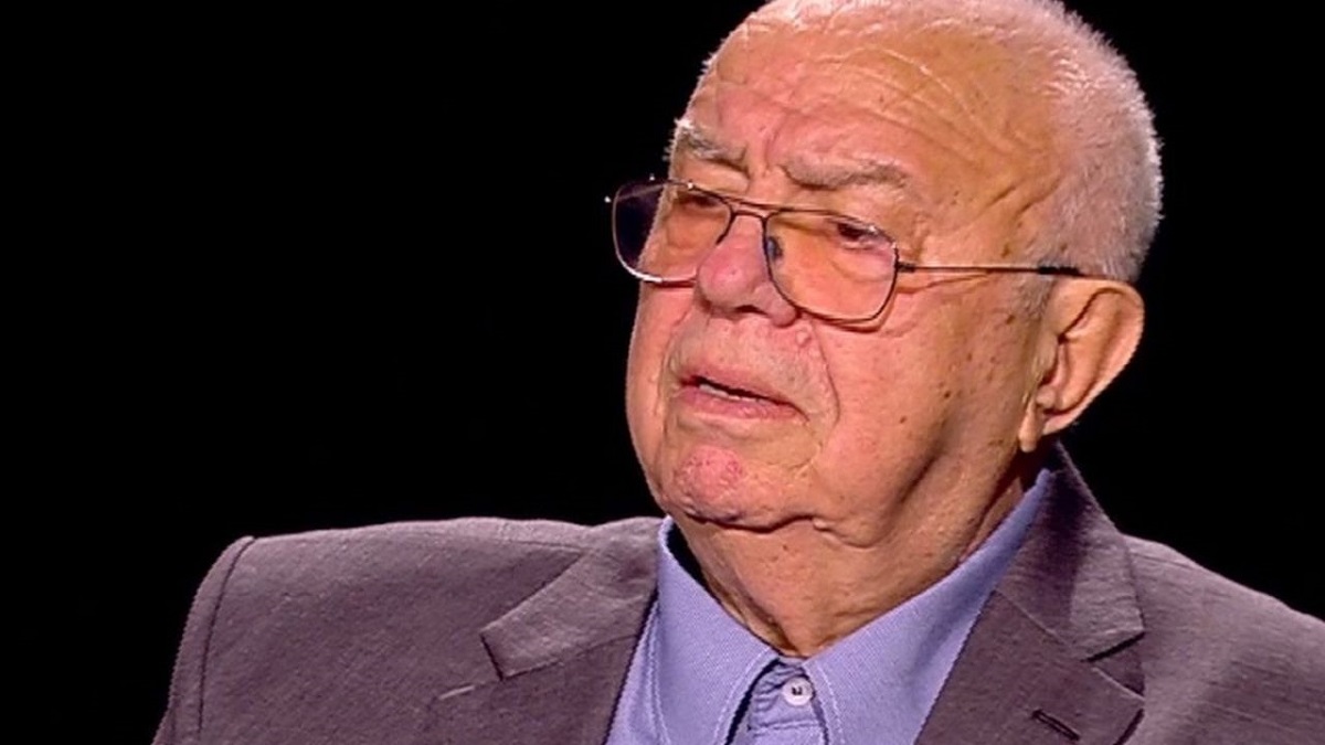 Imagine Stire Alexandru Arșinel ar fi ajuns din nou pe mâna medicilor. În urmă cu puțin timp se externase, după ce contractase virusul SARS-CoV-2 | 2review.ro