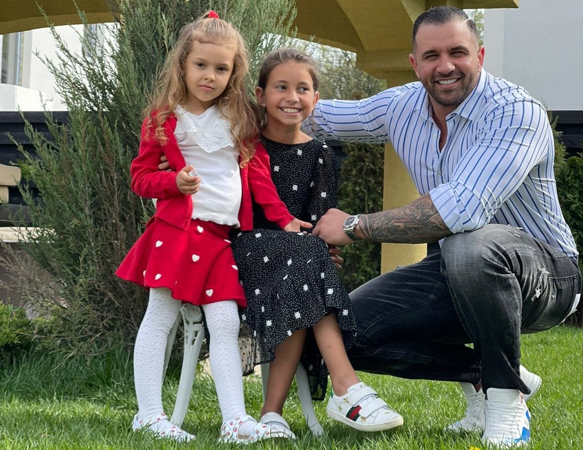 Imagine Stire Alex Bodi, reuniune de familie în super-vila din Tunari. FOTO EXCLUSIV | 2review.ro