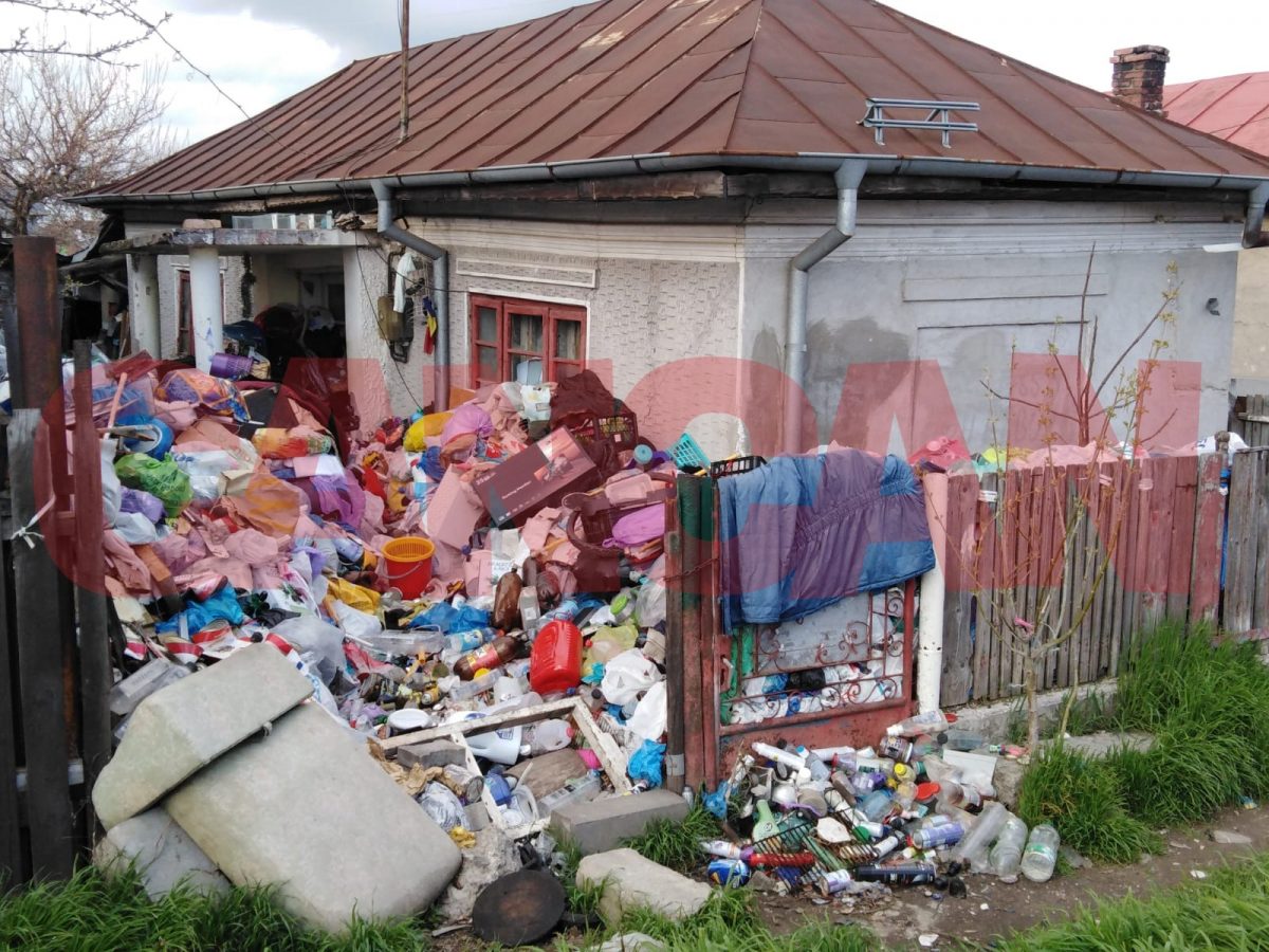 Imagine Stire Un giurgiuvean își „terorizează” vecinii cu munți de gunoaie. Ce spun autoritățile | 2review.ro